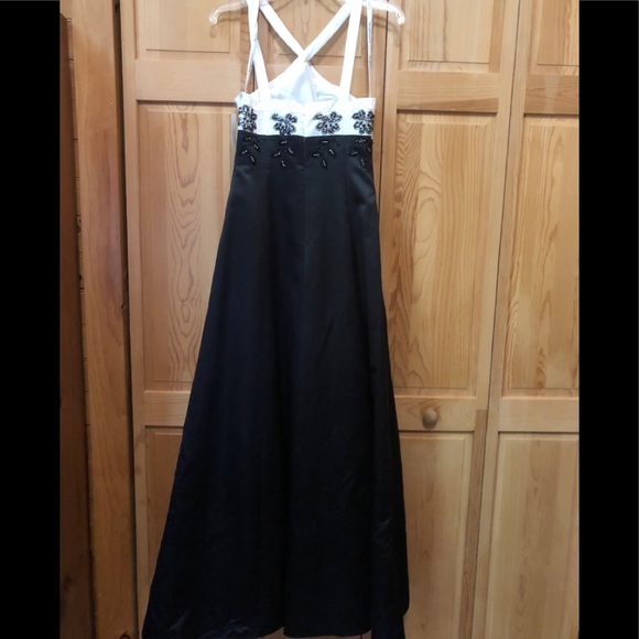 Ladies formal dress - Picture 6 of 7